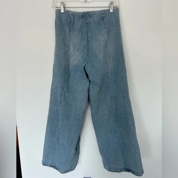 Forever 21 High Waisted Wide Leg Light Jeans Size 26 - Picture 2 of 3